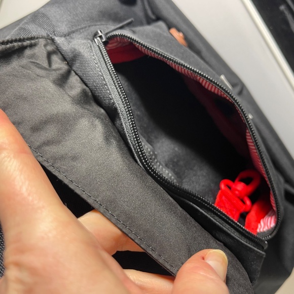 Hershel Retreat Black Backpack - Like New - Picture 7 of 9